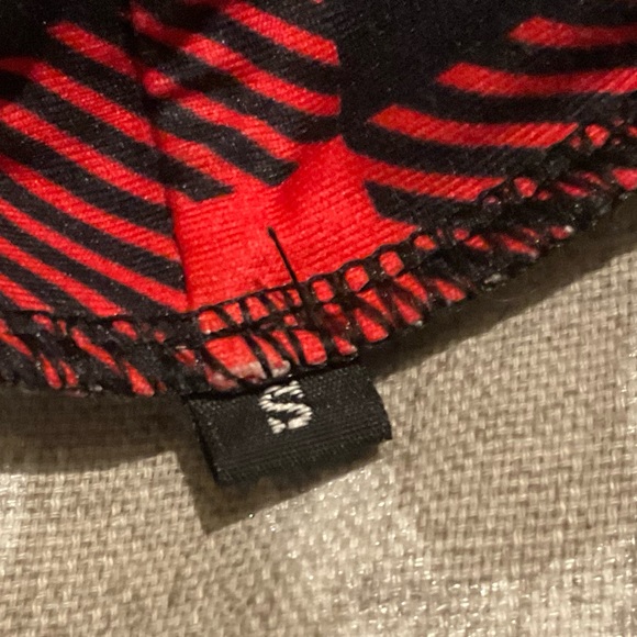 Red and black cardigan - Picture 4 of 4